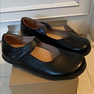 Taos Footwear Black Mary Jane Flats with Adjustable Strap